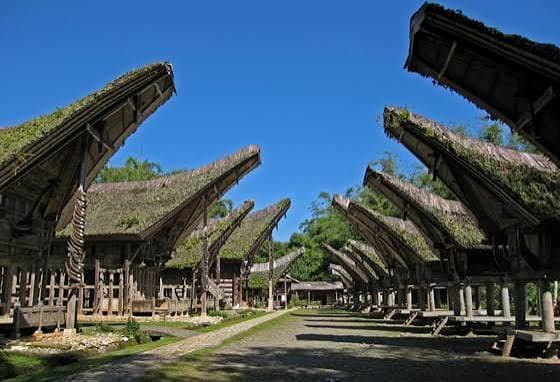 Deretan rumah adat tongkonan di Kete Kesu, Toraja